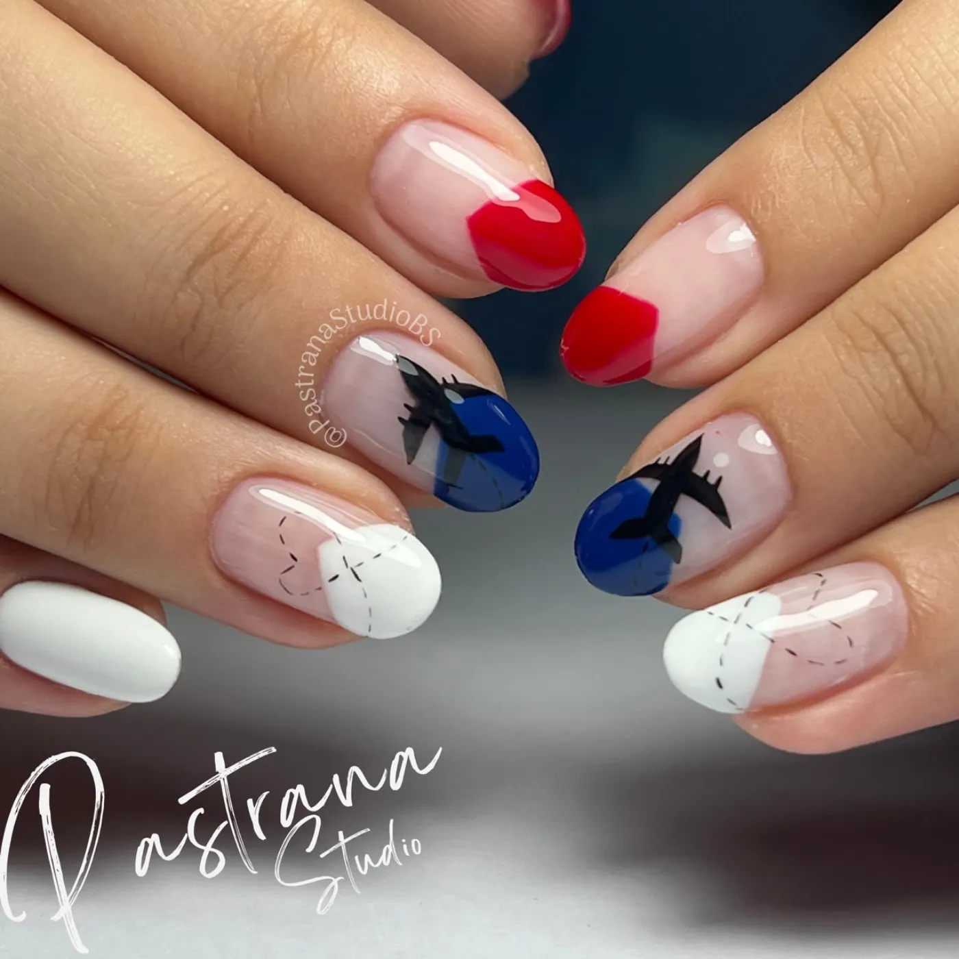 Uñas cortas con gel semipermanente en color sólido