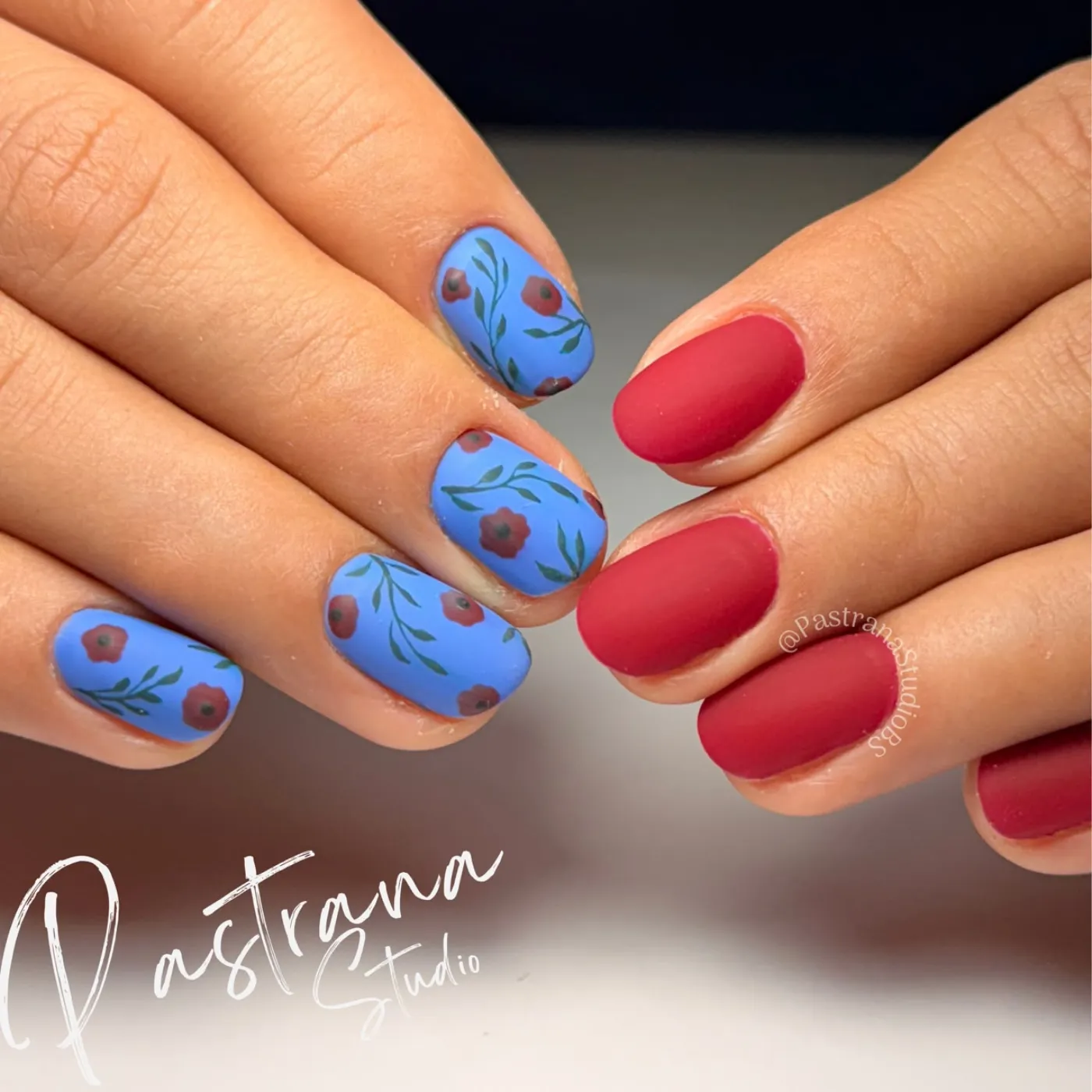 Uñas rubber con degradado en tonos cálidos
