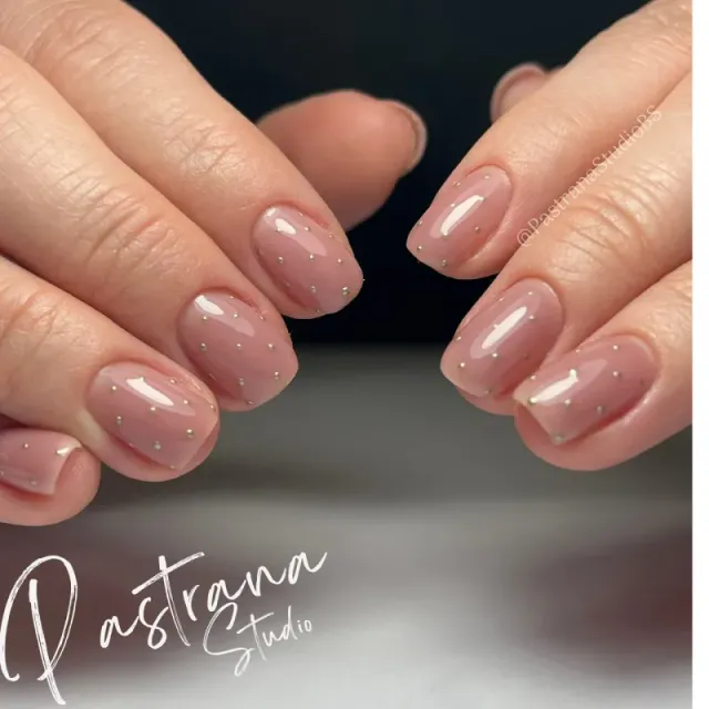 Manicura con gel semipermanente