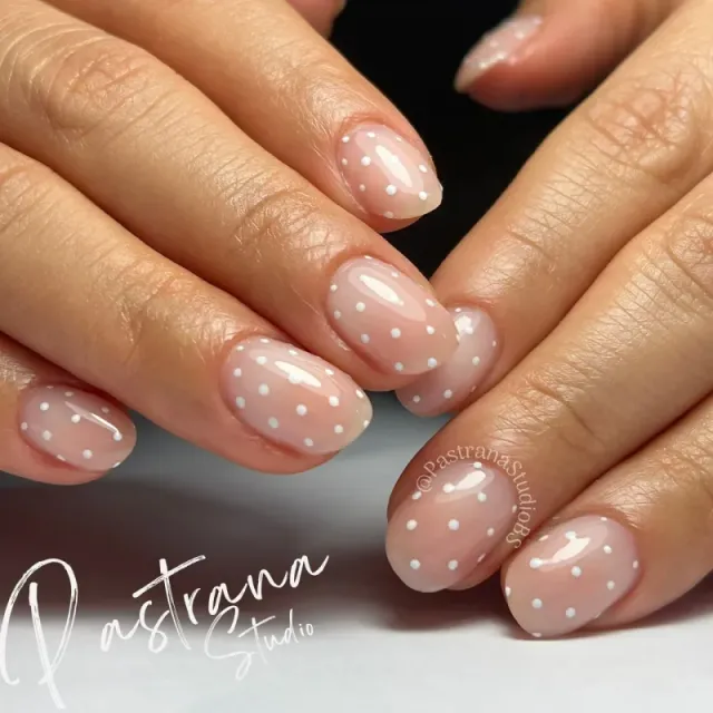 Manicura con técnica rubber